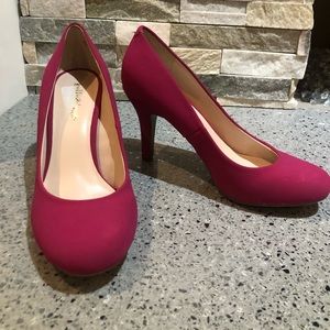 Kelly and Katie MAGENTA PUMPS. Size 8